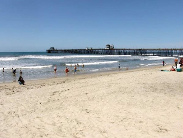 Una spiaggia nelle vicinanze