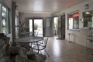 Lobby - Harbor Inn & Suites (Oceanside)