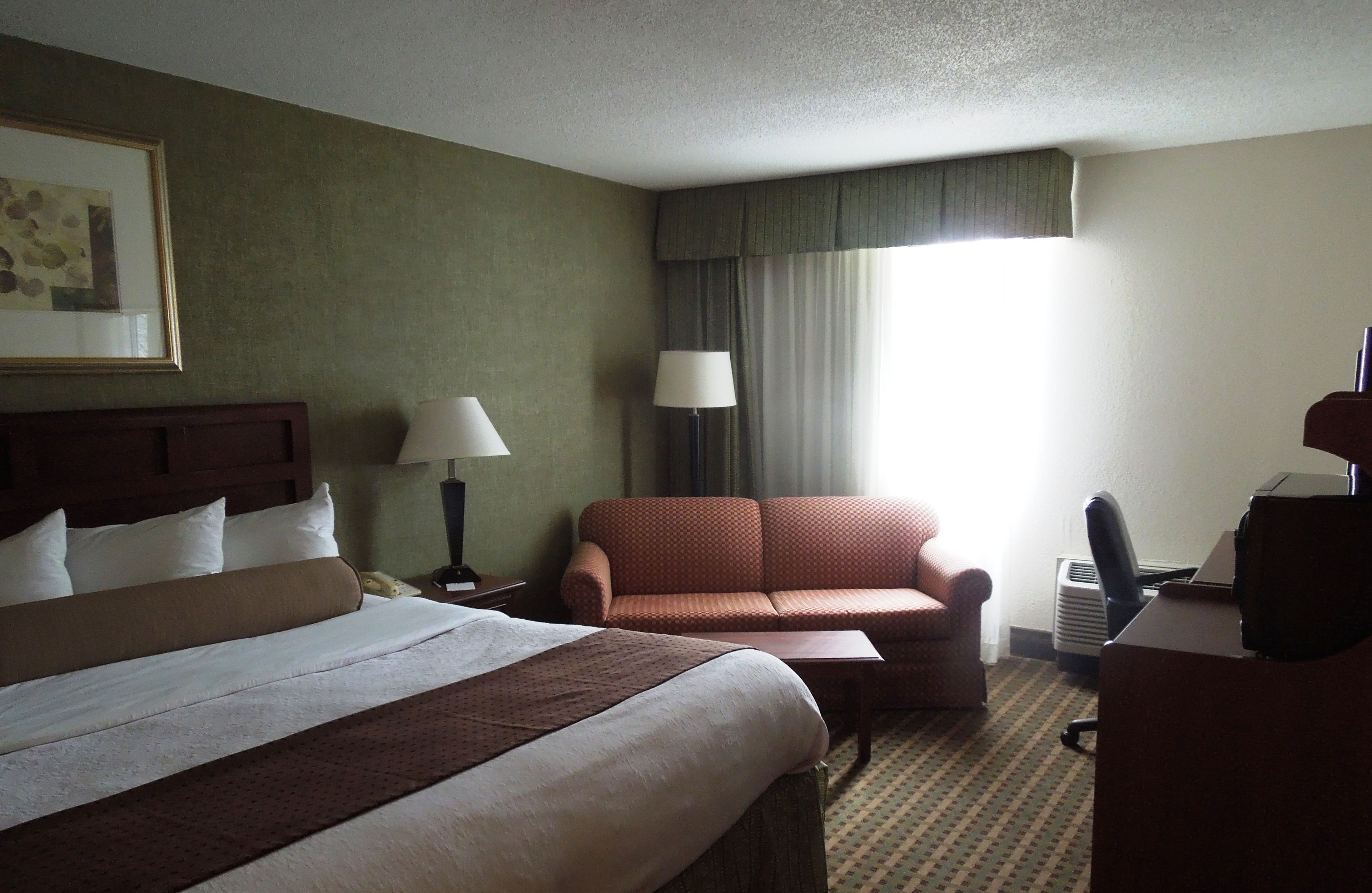Premium bedding, in-room safe, desk, blackout drapes