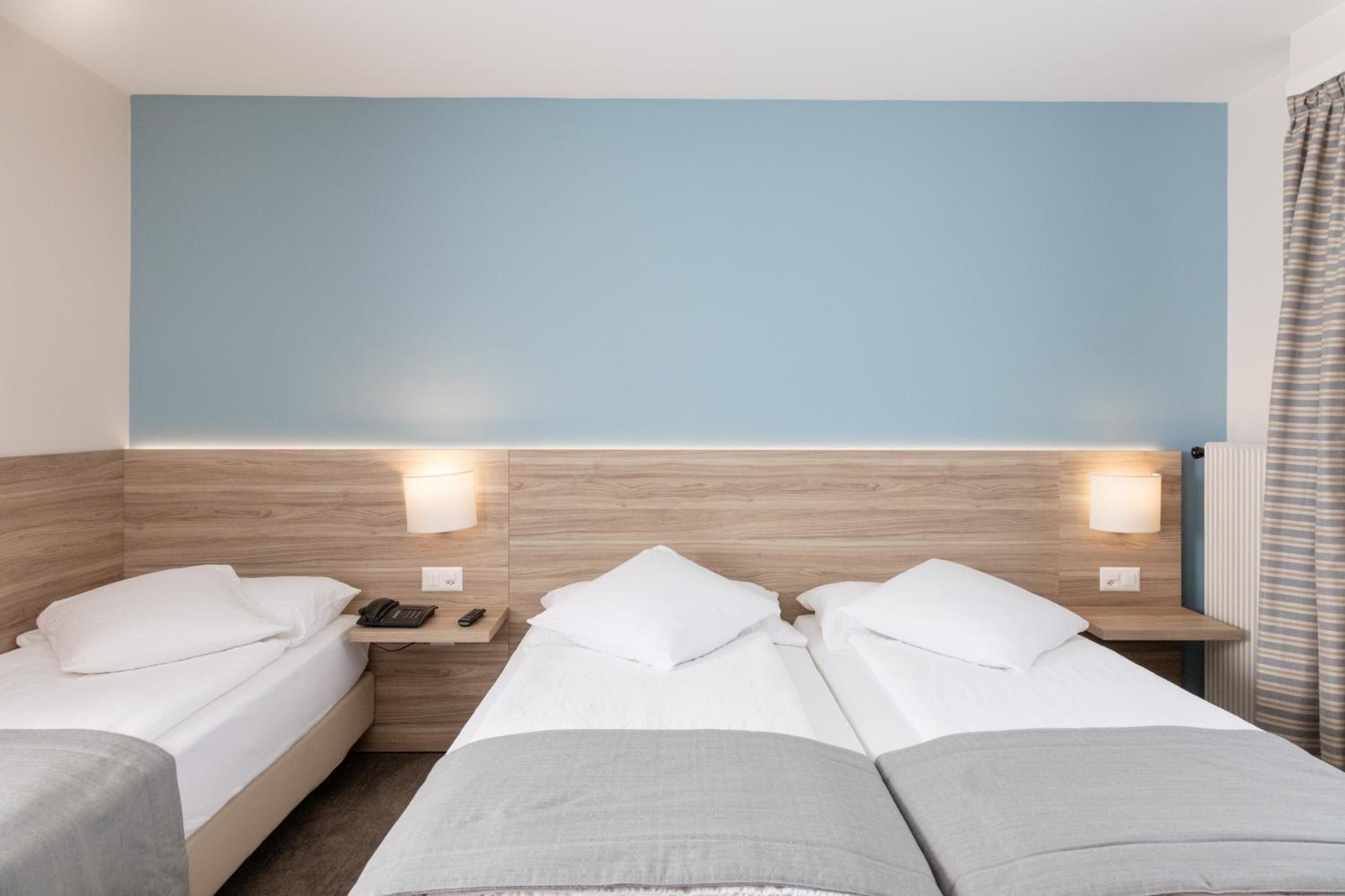 1 bedroom, desk, free wifi, bed sheets