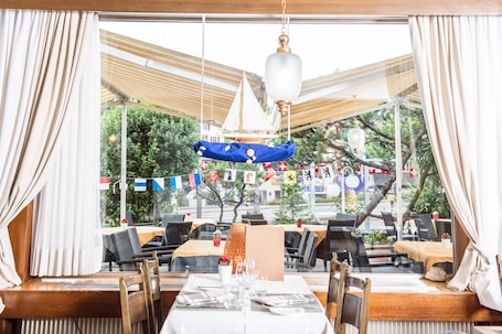 Restaurant. Hotel de Chailly