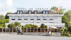 A hotel with a sign reading "HOTEL DE CHAILLY". - Hotel de Chailly (Montreux)