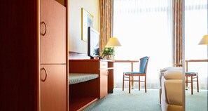 Standard Twin Room | In-room dining