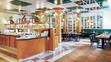 Tägliches Frühstücksbuffet (22 EUR pro Person)
