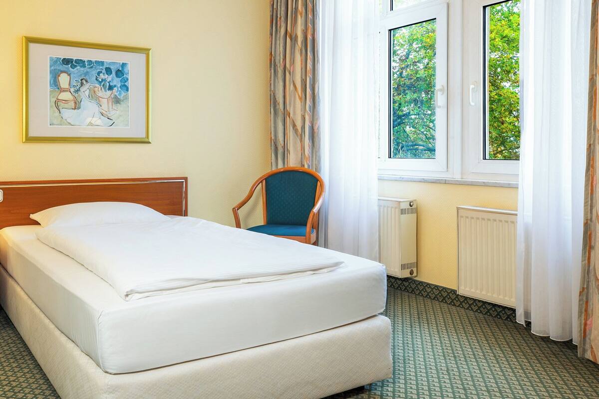 Standard Single Room | Hypo-allergenic bedding available, desk, WiFi (free), bed sheets