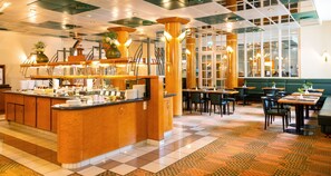 Morgenmadsbuffet hver dag (22 EUR pr. person)