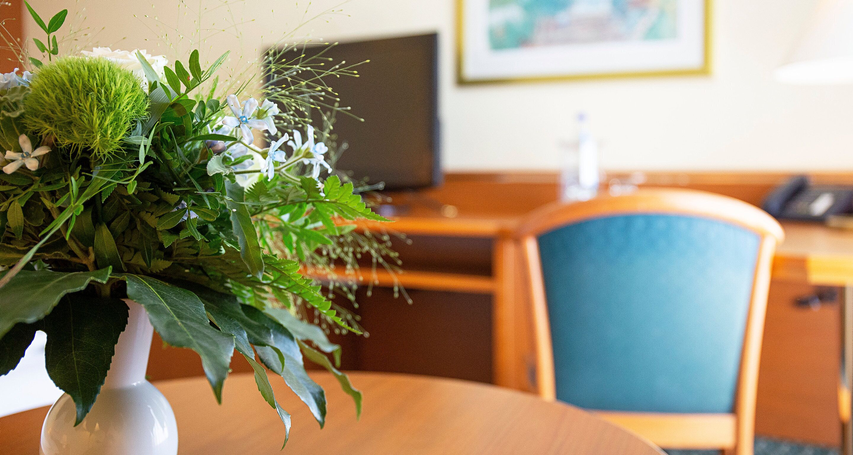 standard twin room | living area | tv