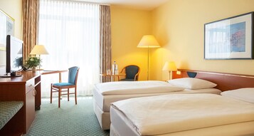 标准双床房 | 防过敏的被褥、办公桌、免费 WiFi、床单