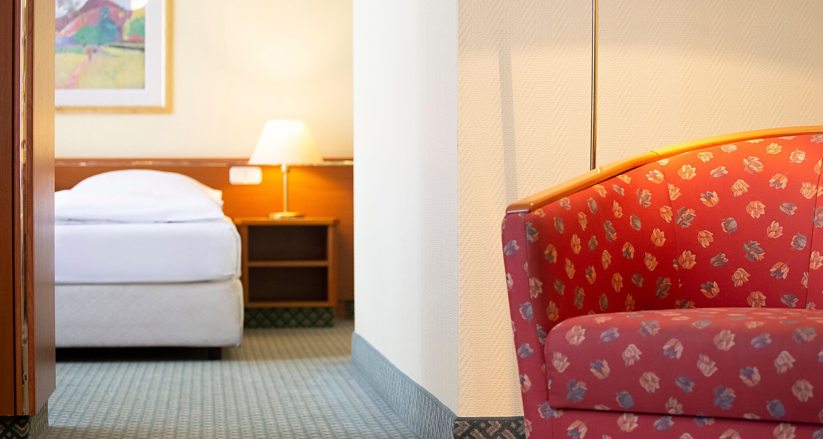 family room | 1 bedroom, hypo-allergenic bedding, desk, free wifi