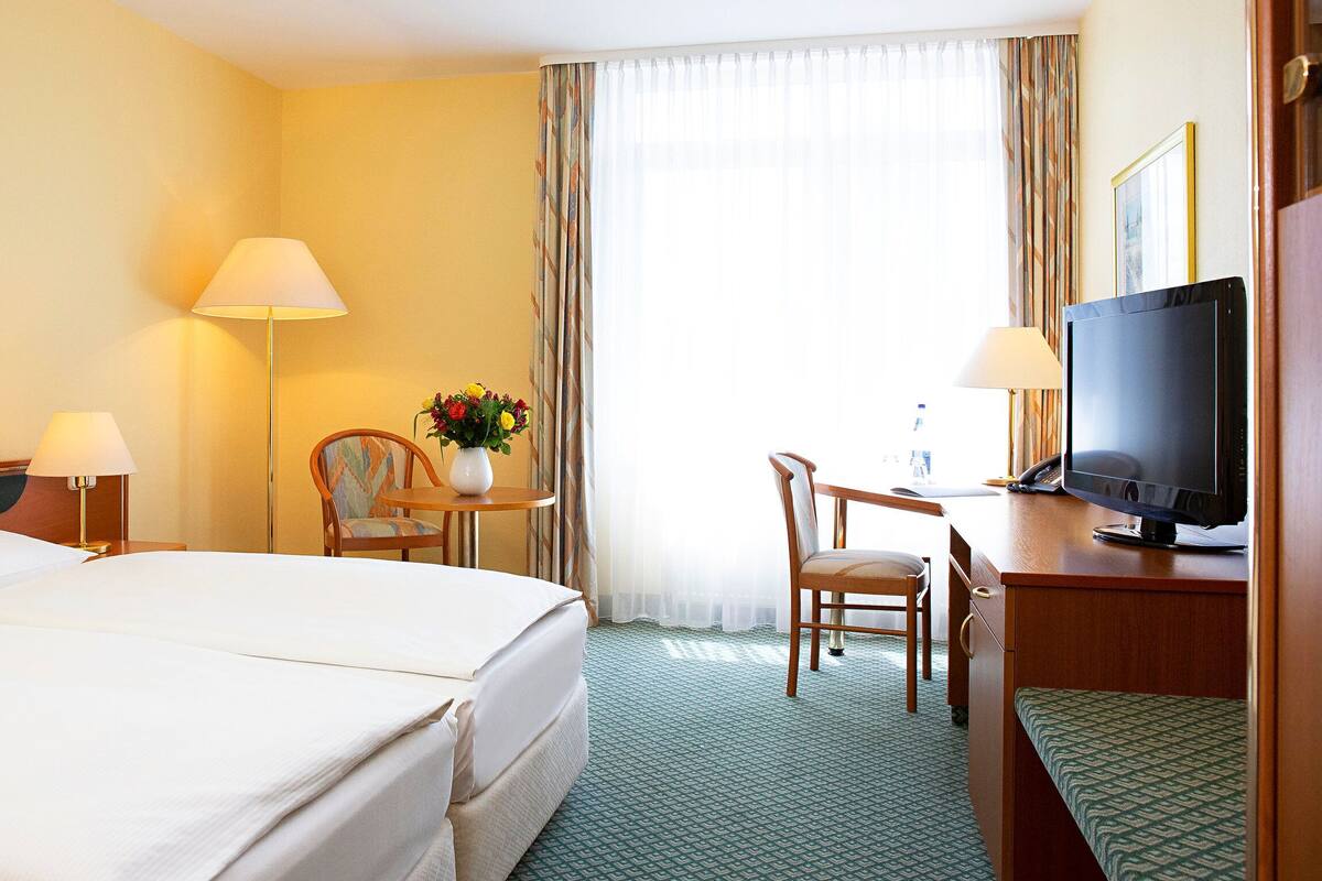 Standard Double Room | Hypo-allergenic bedding available, desk, WiFi (free), bed sheets
