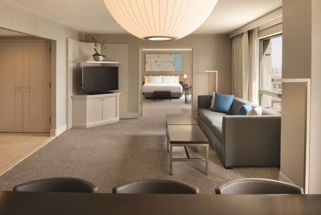 Hilton Chicago Magnificent Mile Suites - Image 27