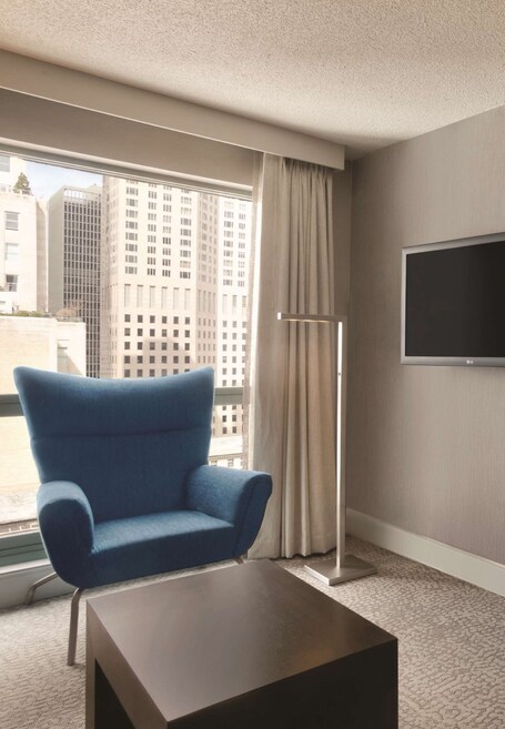 Hilton Chicago Magnificent Mile Suites - Image 56