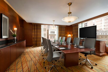 Hilton Chicago Magnificent Mile Suites - Image 41