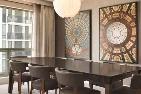Hilton Chicago Magnificent Mile Suites - Image 5