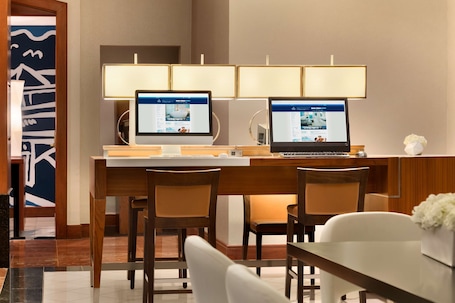 Hilton Chicago Magnificent Mile Suites - Image 19