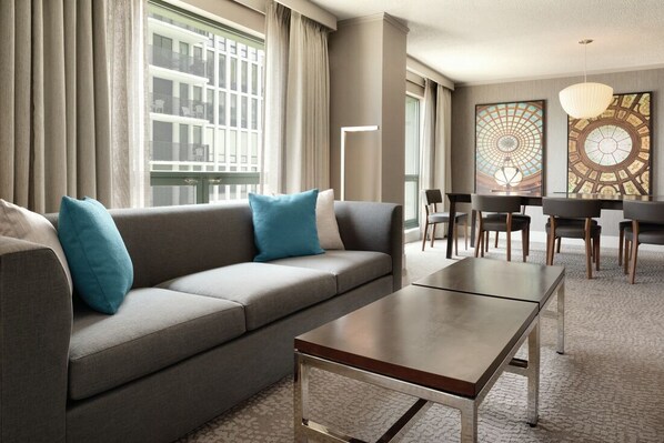 Suite, 1 très grand lit, non-fumeur (Conference) | Vue de la chambre