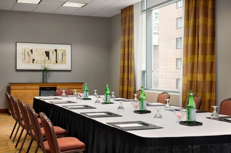Hilton Chicago Magnificent Mile Suites - Image 21