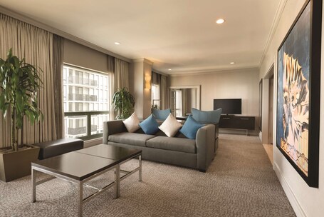 Hilton Chicago Magnificent Mile Suites - Image 28