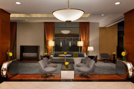 Hilton Chicago Magnificent Mile Suites - Image 35