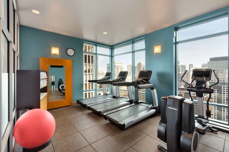 Hilton Chicago Magnificent Mile Suites - Image 7
