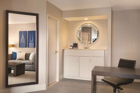 Hilton Chicago Magnificent Mile Suites - Image 39
