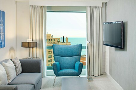 Hilton Chicago Magnificent Mile Suites - Image 26
