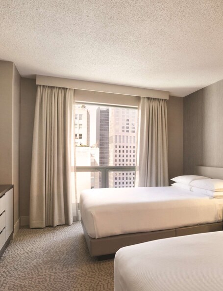 Hilton Chicago Magnificent Mile Suites - Image 47