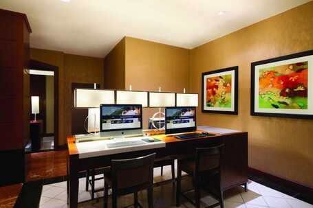 Hilton Chicago Magnificent Mile Suites - Image 42