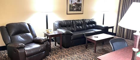 1 bedroom, pillow-top beds, desk, blackout curtains