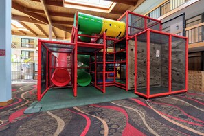 Área de juegos infantiles techada