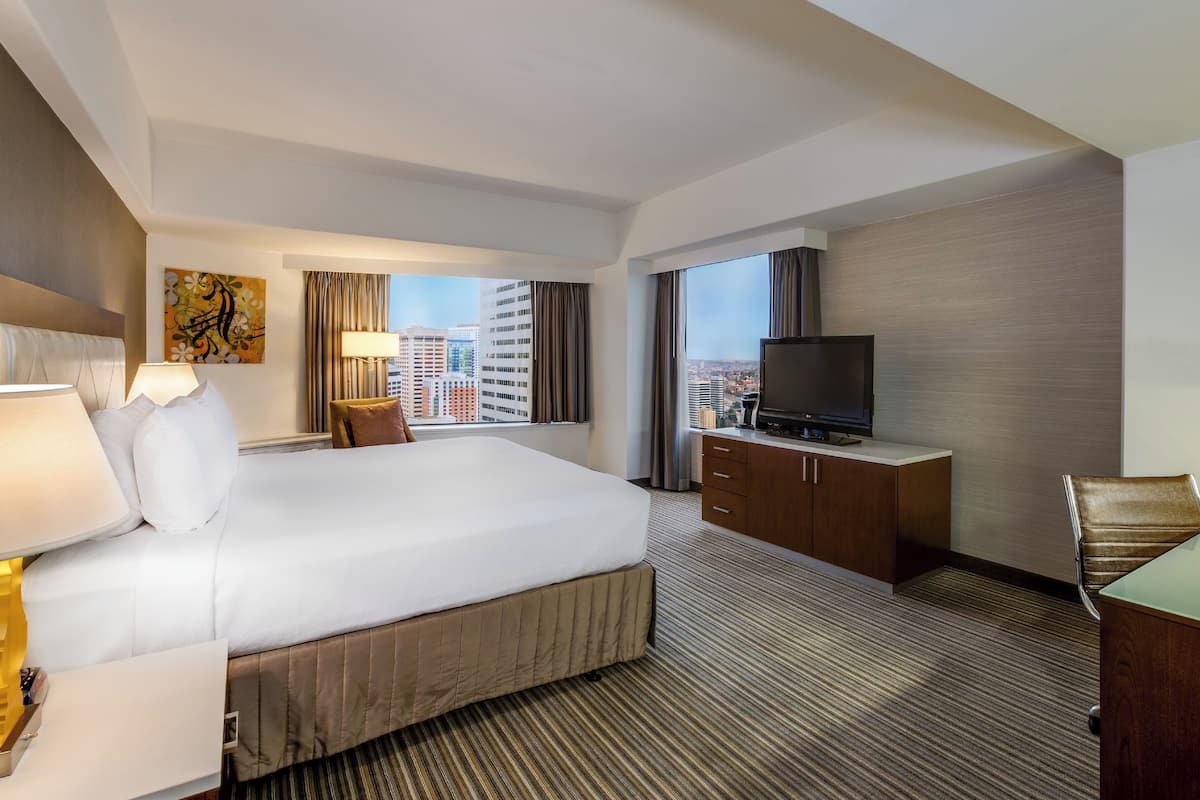Hypo-allergenic bedding, in-room safe, desk, laptop workspace
