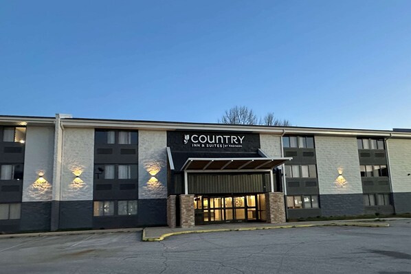 A Country Inn & Suites by Radisson building with a modern facade, large windows, and a covered entrance. - Rodeway Inn & Suites (Dunbar)
