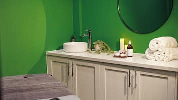 Couples treatment room(s), body scrubs, facials, massages