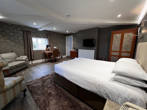 Carriage House Double Standard with Bath