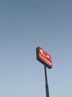 Exterior - Econo Lodge Inn & Suites Murfreesboro Shopping District (Murfreesboro)