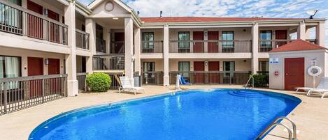 Piscina stagionale all'aperto, cabine incluse nel prezzo