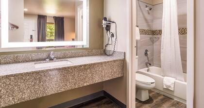 Econo Lodge Inn & Suites Murfreesboro Shopping District