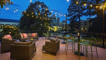 Phục vụ bữa tối