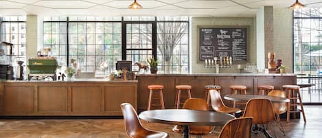 Petit déjeuner servi tous les jours en supplément