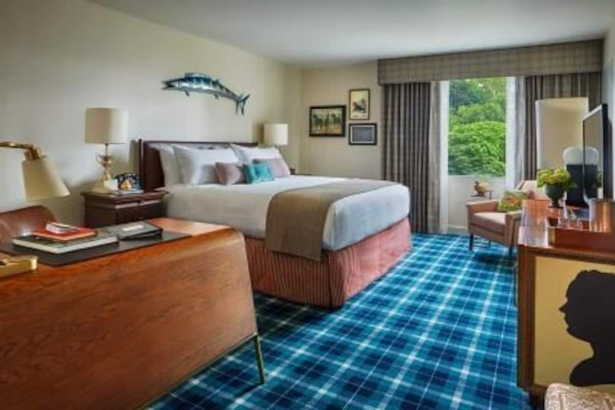 In-room safe, desk, laptop workspace, blackout drapes