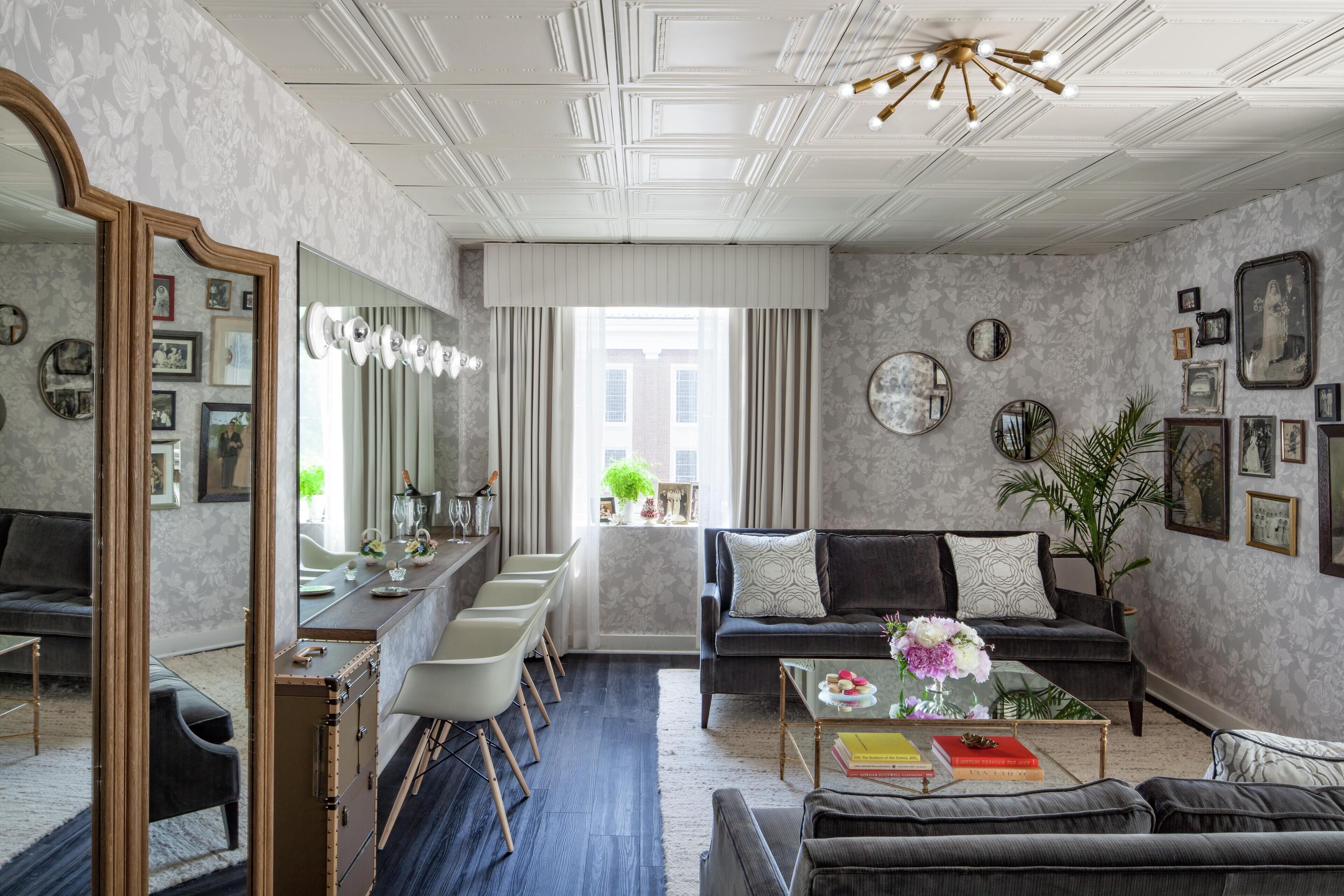 Televisi 25-inci dengan saluran TV kabel dan film berbayar