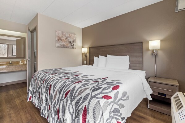 Zimmersafe, Schreibtisch, Verdunkelungsvorhänge, Bügeleisen/Bügelbrett