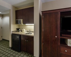 Suite, 1 King Bed, Non Smoking