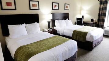 1 habitación, escritorio y espacio para trabajar con laptop