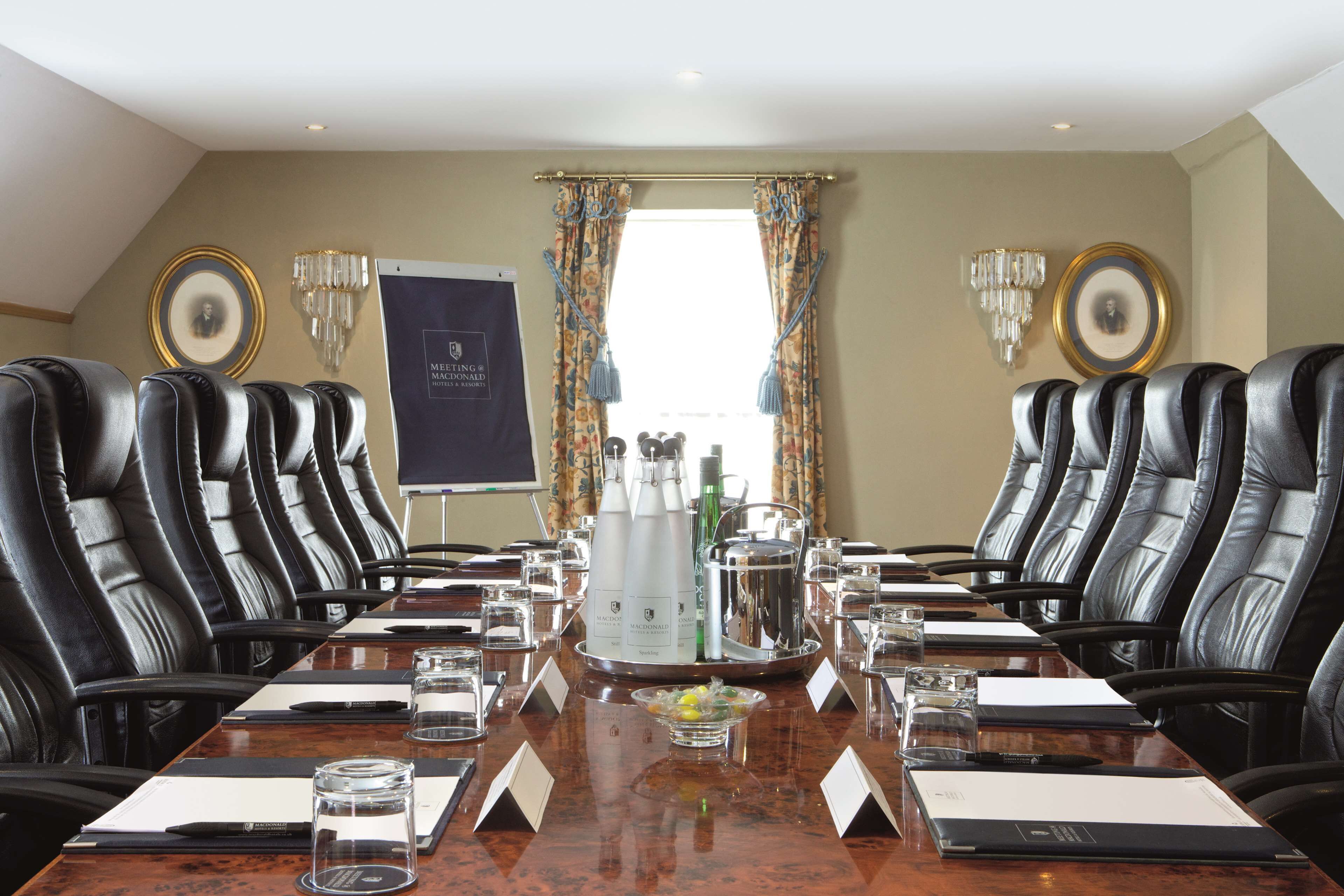 Foto - Macdonald Houstoun House