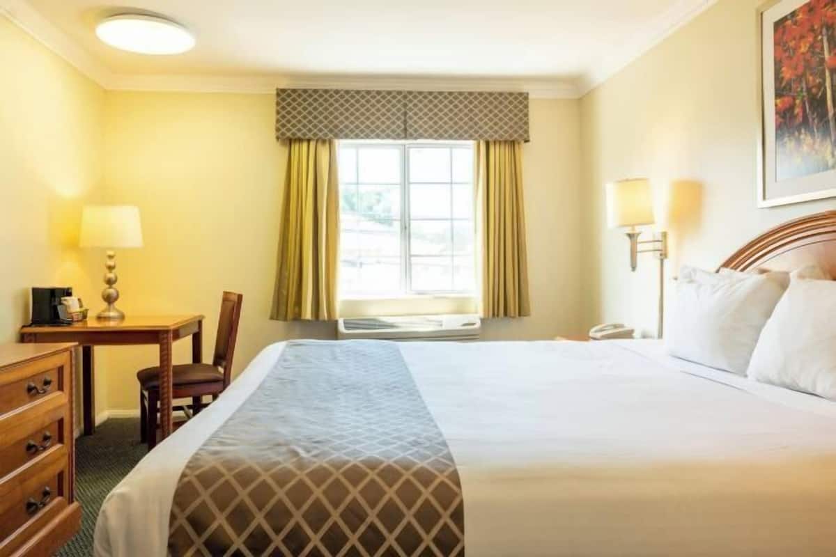 Desk, free WiFi, bed sheets, alarm clocks