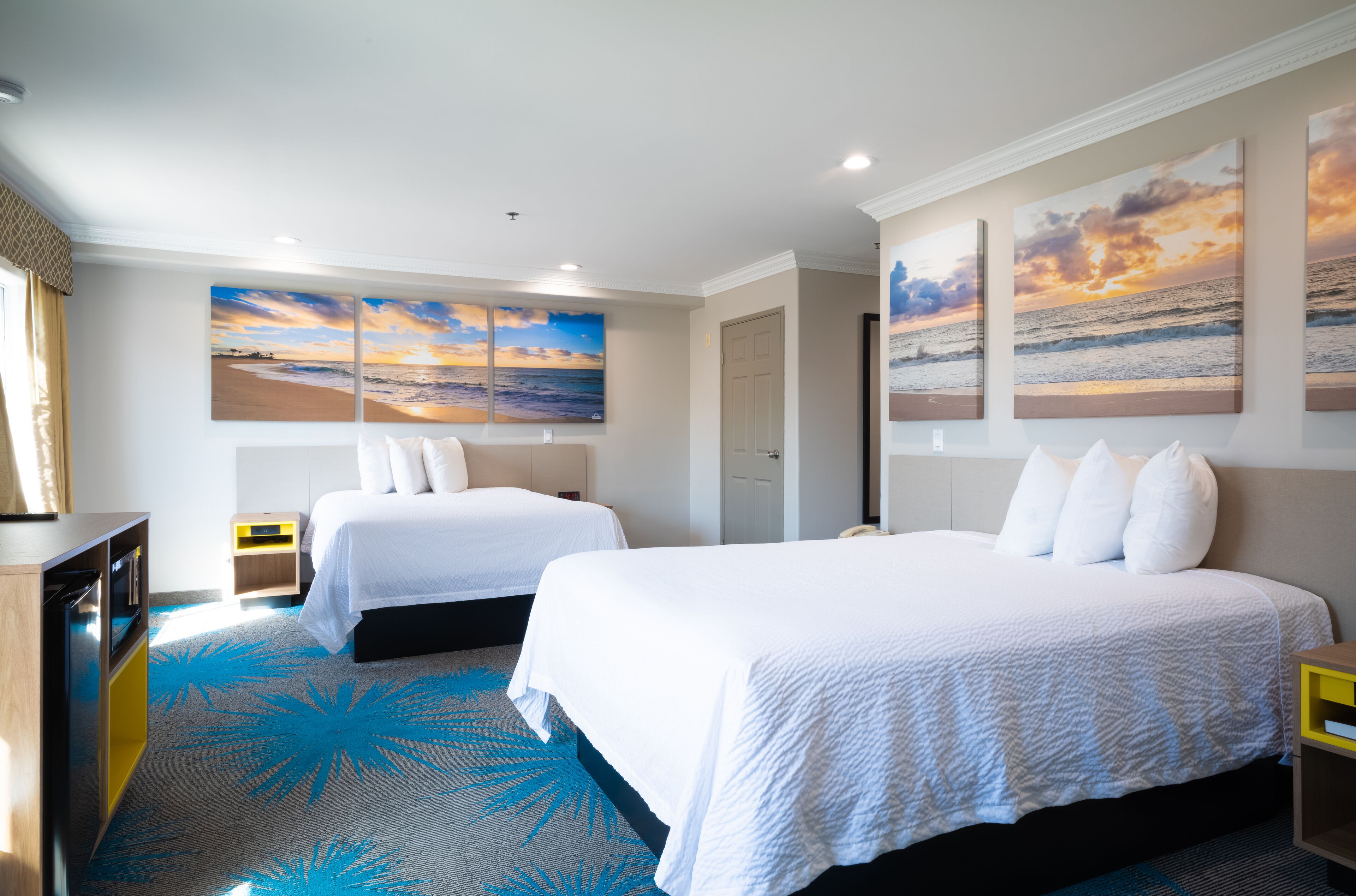 Habitación Deluxe, 2 camas Queen size, para no fumadores | Escritorio, wifi gratis, ropa de cama y despertador 