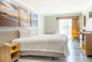 Habitación Deluxe, 1 cama King size, para no fumadores, balcón | Escritorio, wifi gratis, ropa de cama y despertador 