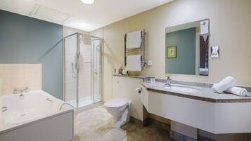 Tina profunda, amenidades de baño de diseñador, secadora de cabello