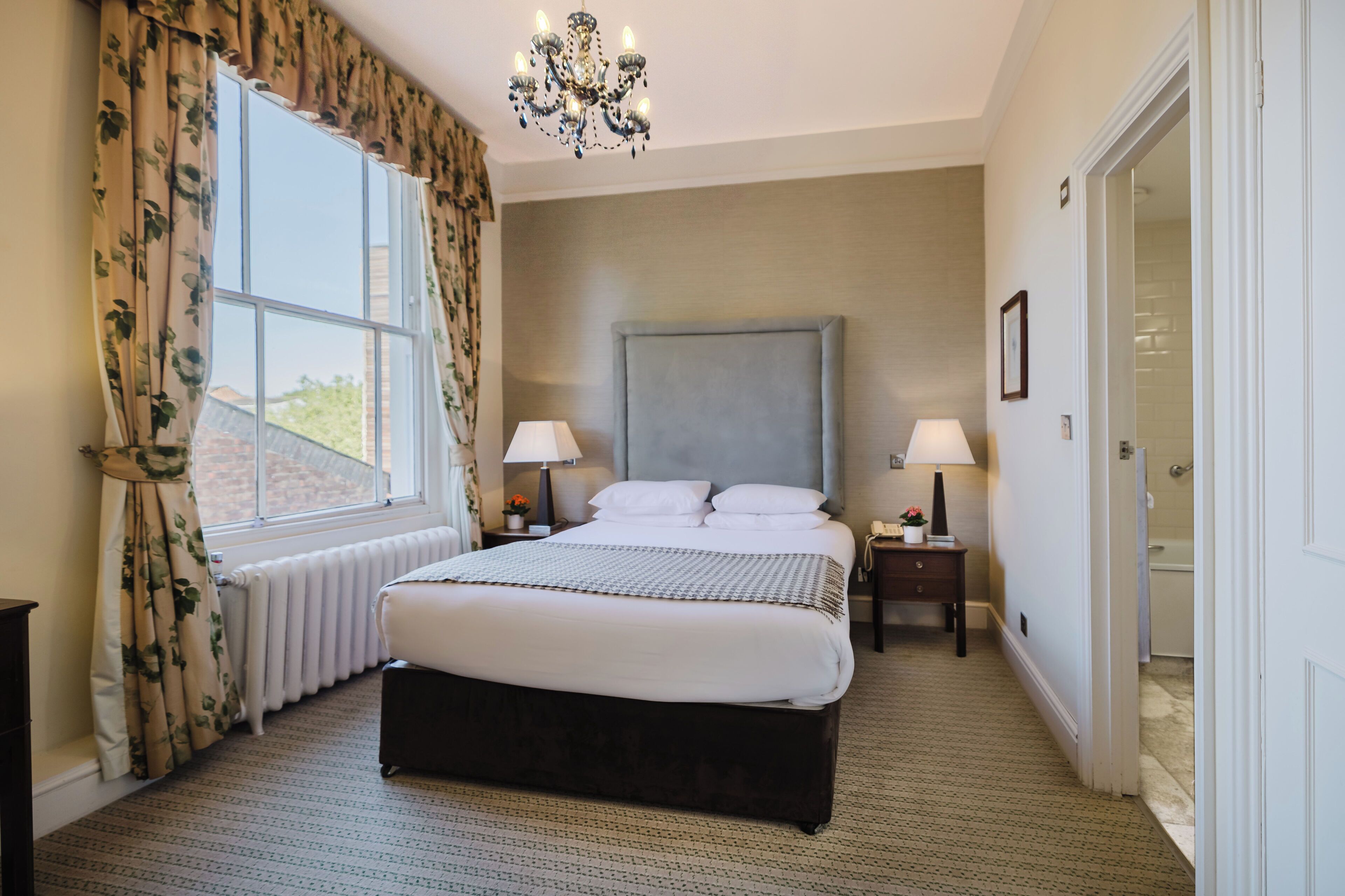 1 bedroom, premium bedding, in-room safe, desk